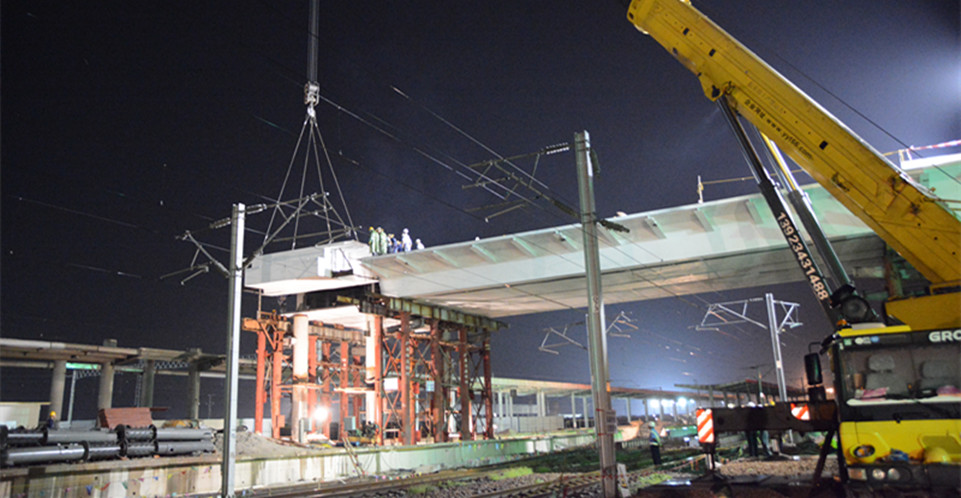 東莞東站既有線吊裝