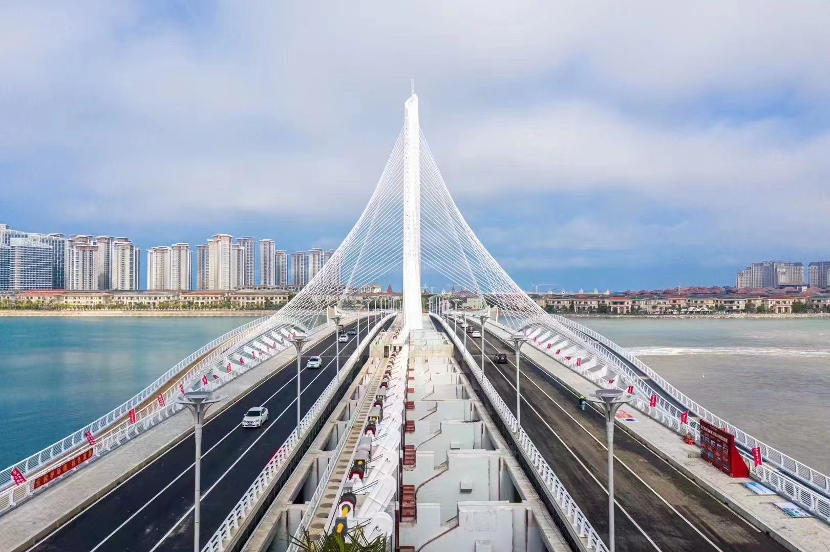 海南省海花島鋼結構橋塔